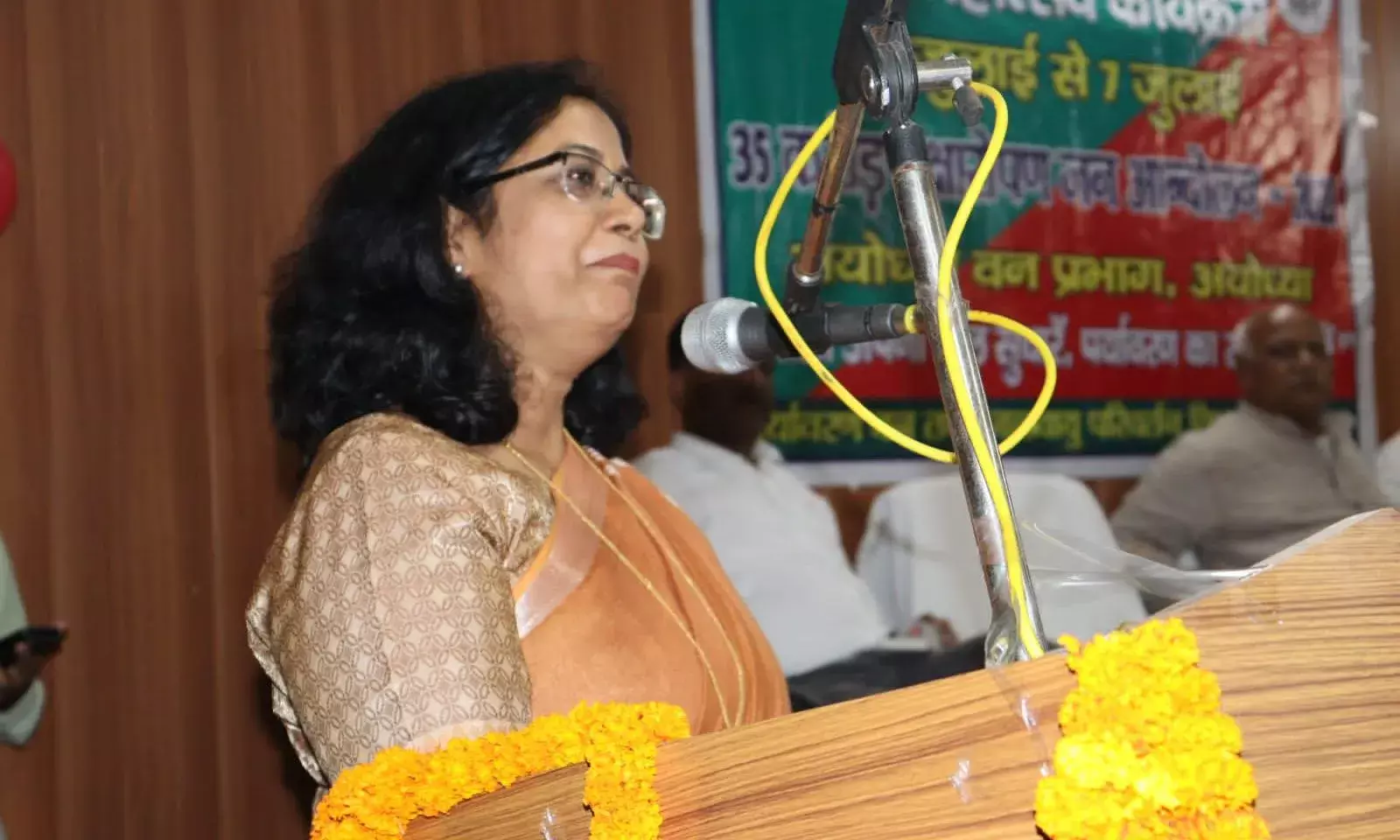 मनुष्यों की मूलभूत आवश्यकताओं को पूर्ण करने में वृक्ष समाज महत्वपूर्णः कुलपति