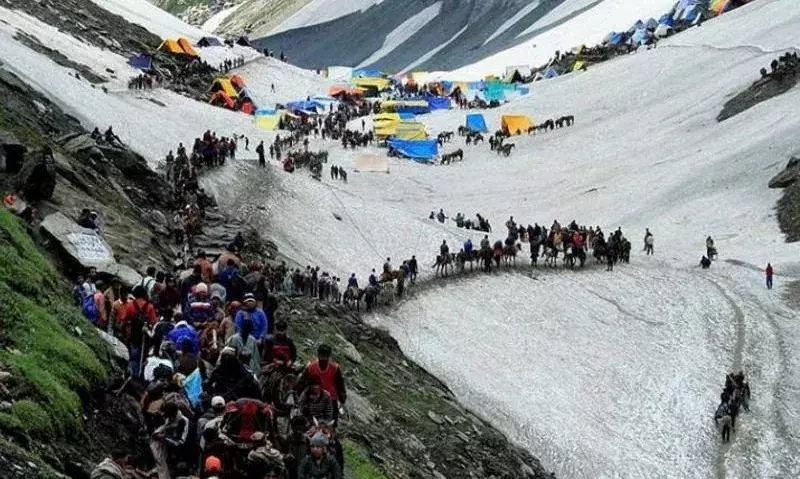 कश्मीर में बारिश के कारण अमरनाथ यात्रा अस्थायी रूप से रोकी गई