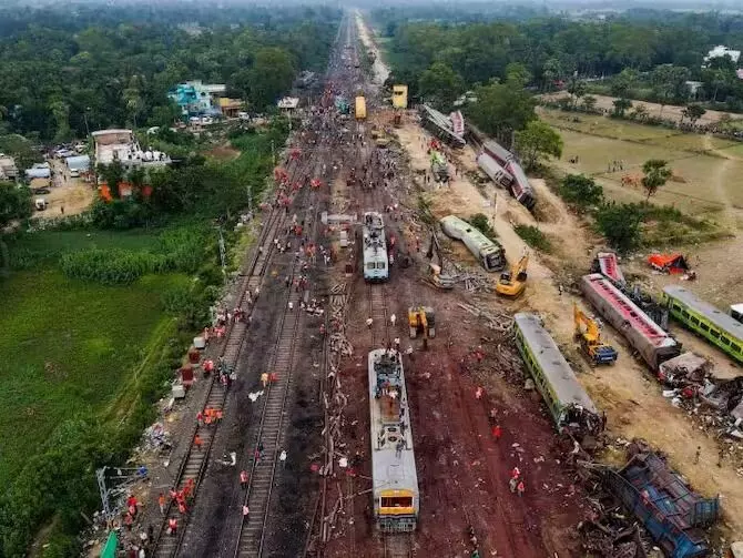 सीबीआई ने बालासोर ट्रेन हादसे में 3 रेलवे कर्मचारियों को गिरफ्तार किया सीबीआई ने बालासोर ट्रेन हादसे में 3 रेलवे कर्मचारियों को गिरफ्तार किया