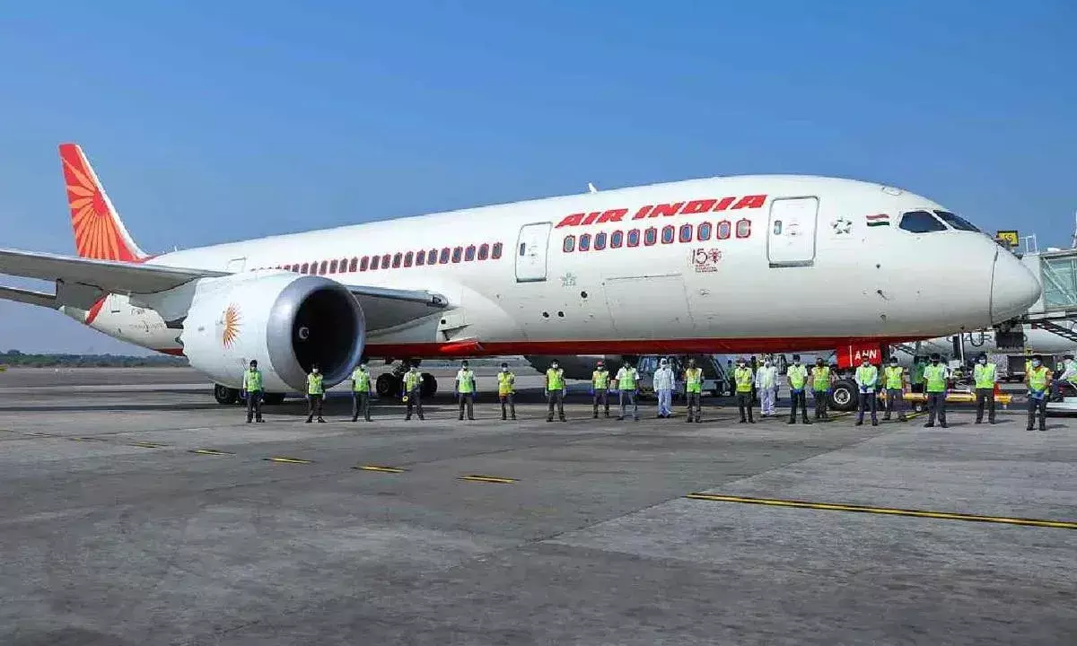 एयर इंडिया के विमान में एक यात्री का फोन फटने के बाद आपात लैंडिंग कराई गई