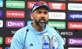 भारतीय गेंदबाजी कोच म्हाम्ब्रे ने कहा वेस्टइंडीज के बल्लेबाजों ने शॉट खेलने की कोशिश भी नहीं की भारतीय गेंदबाजी कोच म्हाम्ब्रे ने कहा वेस्टइंडीज के बल्लेबाजों ने शॉट खेलने की कोशिश भी नहीं की
