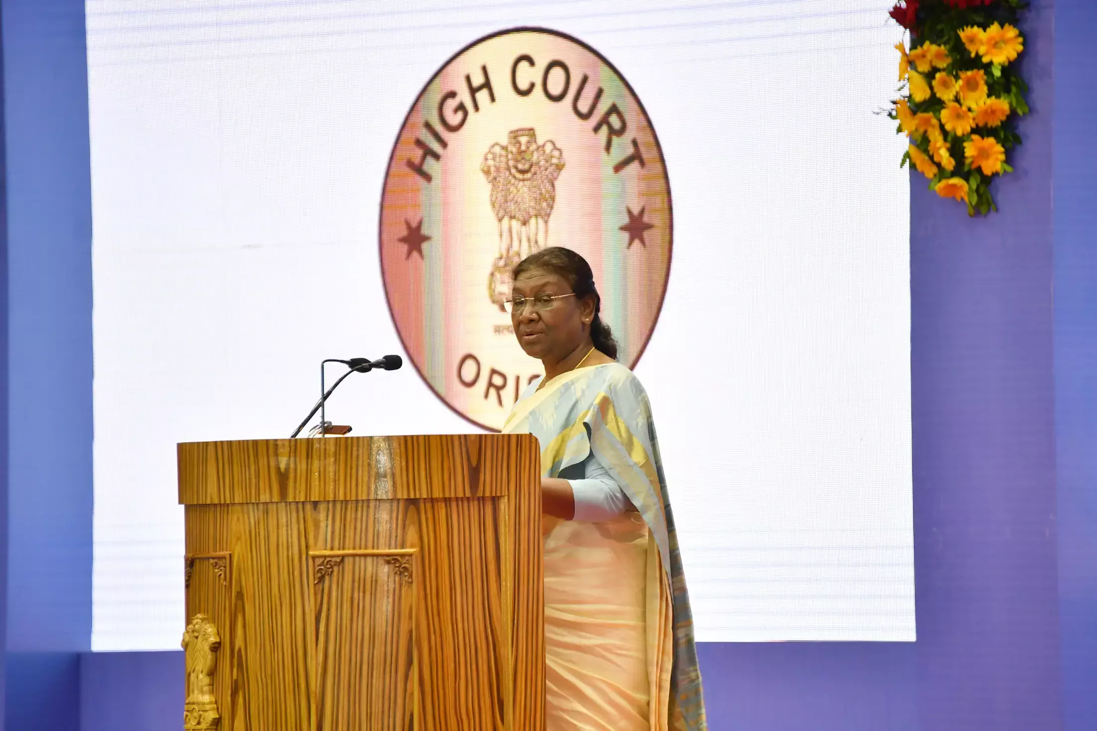 राष्ट्रपति की एससीबी मेडिकल कॉलेज और अस्पताल, कटक के वार्षिक समारोह में गरिमामयी उपस्थिति रही