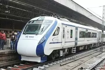 2019 से अब तक वंदे भारत ट्रेन पर पथराव से रेलवे को 55.60 लाख रुपये का नुकसान हुआ है