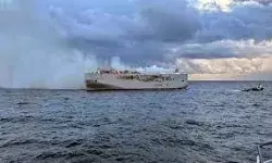 डच तट के पास 3,000 कारों वाले मालवाहक जहाज में आग लगने से भारतीय चालक दल के सदस्य की मौत हो गई, 20 घायल हो गए डच तट के पास 3,000 कारों वाले मालवाहक जहाज में आग लगने से भारतीय चालक दल के सदस्य की मौत हो गई, 20 घायल हो गए