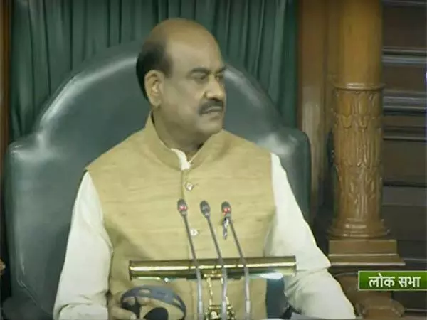 विपक्ष ने लोकसभा में अविश्वास प्रस्ताव पर तत्काल चर्चा की मांग की, राज्यसभा दिन भर के लिए स्थगित विपक्ष ने लोकसभा में अविश्वास प्रस्ताव पर तत्काल चर्चा की मांग की, राज्यसभा दिन भर के लिए स्थगित