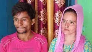 एसएसबी ने भारत-नेपाल सीमा पर पाक महिला सीमा हैदर की बस की जांच करने वाले 2 जवानों को निलंबित कर दिया है