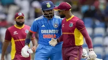 Ind vs WI 3rd T20I: भारत कि जीत के बावजूद फैंस ने हार्दिक के स्वार्थी कार्य पर उतारा गुस्सा Ind vs WI 3rd T20I: भारत कि जीत के बावजूद फैंस ने हार्दिक के स्वार्थी कार्य पर उतारा गुस्सा