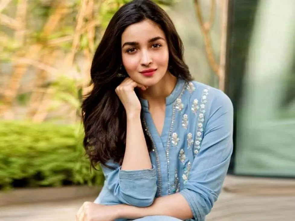 आलिया भट्ट ने रॉकी और रानी से रानी चटर्जी लुक का बीटीएस वीडियो शेयर किया