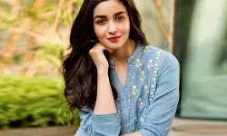 आलिया भट्ट ने रॉकी और रानी से रानी चटर्जी लुक का बीटीएस वीडियो शेयर किया आलिया भट्ट ने रॉकी और रानी से रानी चटर्जी लुक का बीटीएस वीडियो शेयर किया