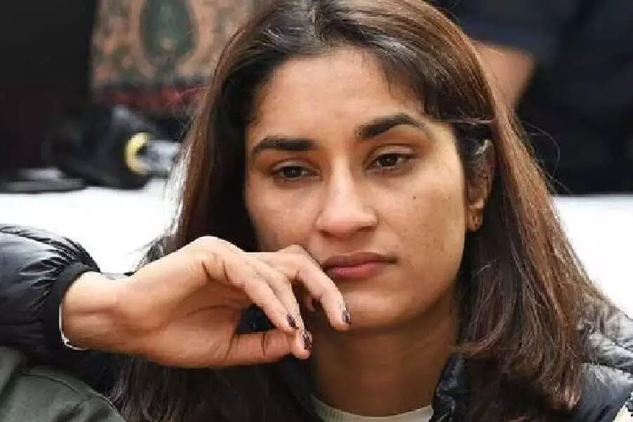 विनेश घुटने की चोट के कारण एशियाई खेलों से हट गईं, जिससे अंतिम पंघाल के शामिल होने का रास्ता साफ हो गया विनेश घुटने की चोट के कारण एशियाई खेलों से हट गईं, जिससे अंतिम पंघाल के शामिल होने का रास्ता साफ हो गया