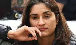 विनेश घुटने की चोट के कारण एशियाई खेलों से हट गईं, जिससे अंतिम पंघाल के शामिल होने का रास्ता साफ हो गया