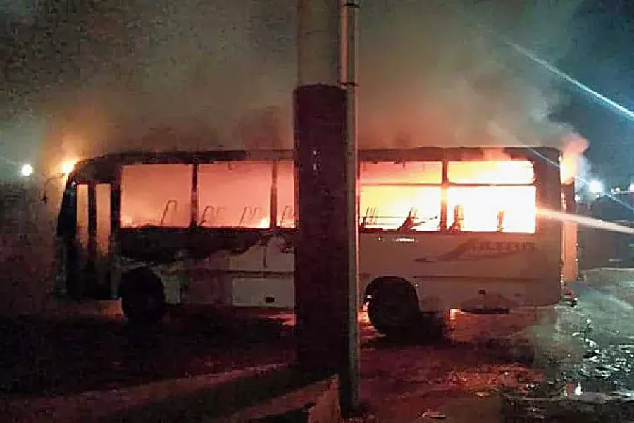 पाकिस्तान के पंजाब प्रांत में सड़क दुर्घटना में 18 की मौत, 16 घायल, मृतकों की संख्या बढ़ने की आशंका पाकिस्तान के पंजाब प्रांत में सड़क दुर्घटना में 18 की मौत, 16 घायल, मृतकों की संख्या बढ़ने की आशंका