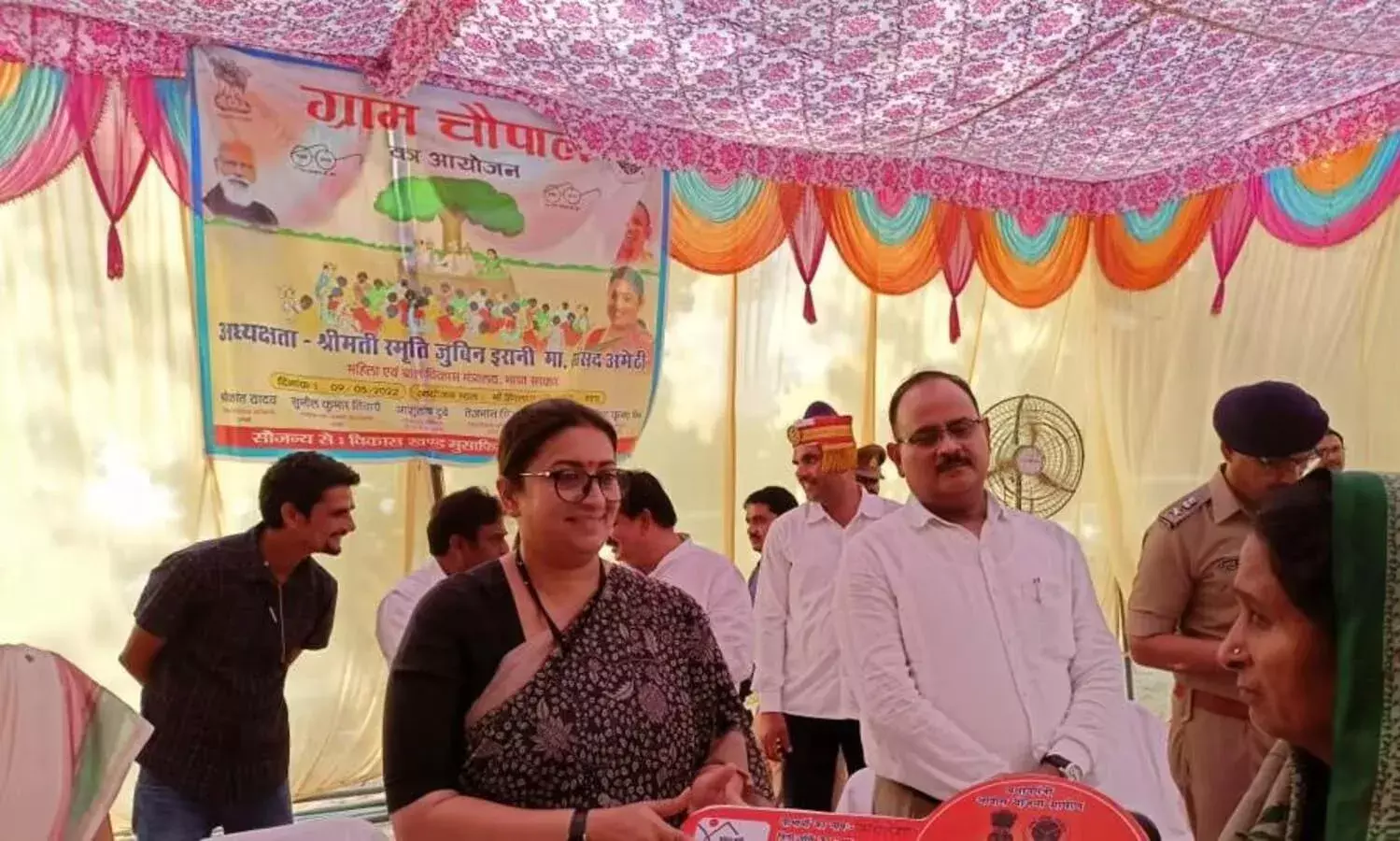 स्मृति ईरानी ने बोइंग साक्षरता एवं स्वास्थ्य सेवा कार्यक्रम अमेठी की जनता को समर्पित किया स्मृति ईरानी ने बोइंग साक्षरता एवं स्वास्थ्य सेवा कार्यक्रम अमेठी की जनता को समर्पित किया