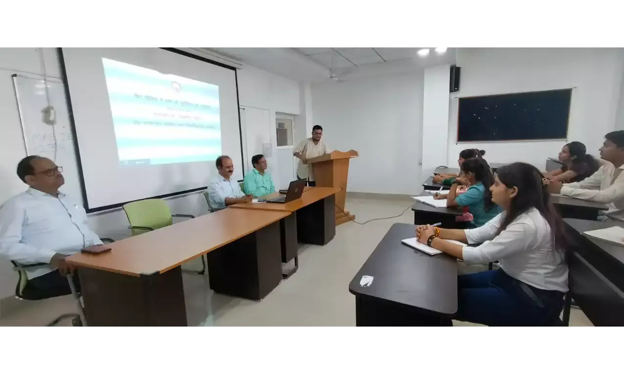 अविवि के पत्रकारिता विभाग में प्रिंट मीडिया में भाषा की चुनौतियां एवं समाधान विषय पर आयोजित हुआ व्याख्यान