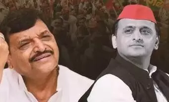 दोनों चाचा के बाद अब भतीजे अखिलेश भी पहुंचे घोसी, 24 के सेमीफाइनल में कर रहे मुकाबला दोनों चाचा के बाद अब भतीजे अखिलेश भी पहुंचे घोसी, 24 के सेमीफाइनल में कर रहे मुकाबला