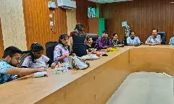 अवध विवि के विद्यार्थियों ने रक्षाबंधन पर सुन्दर राखियां बनाकर प्रदर्शित की