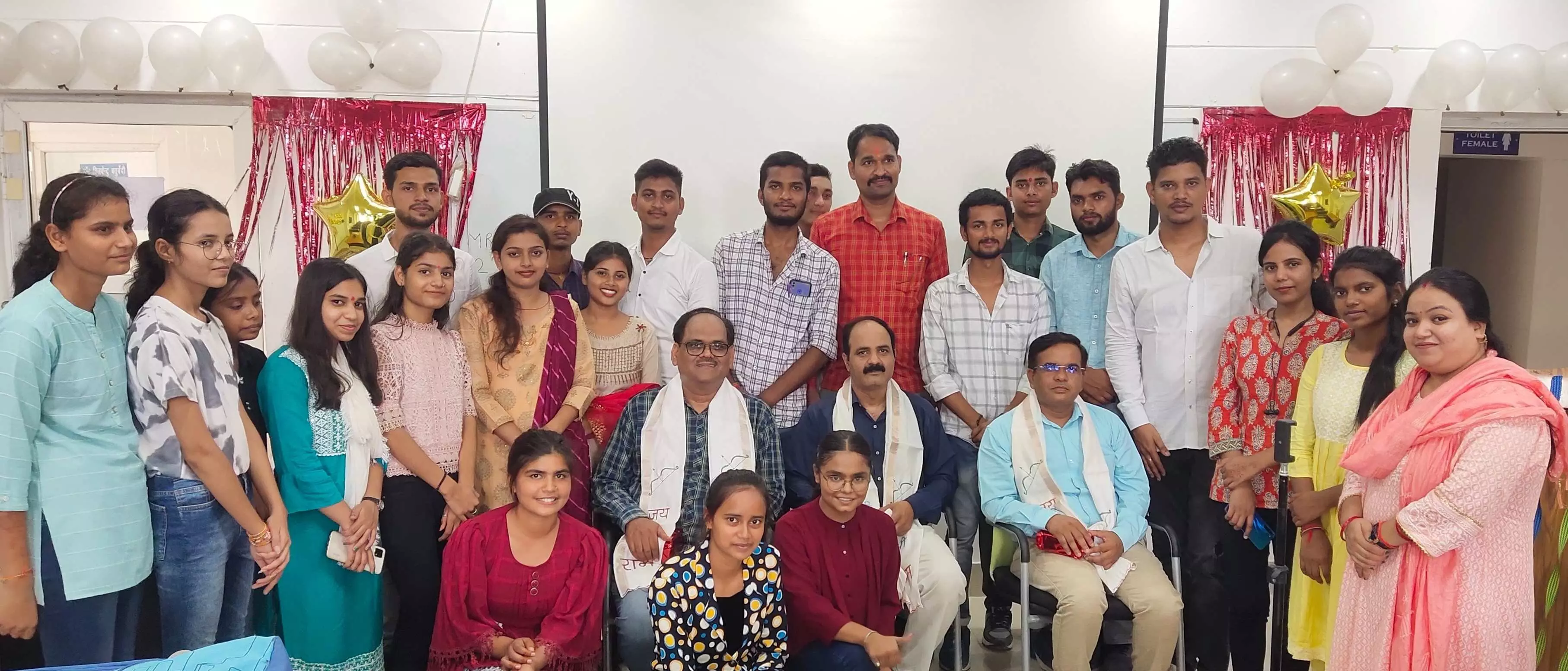 अवध विवि में शिक्षक दिवस धूमधाम के साथ मनाया गया