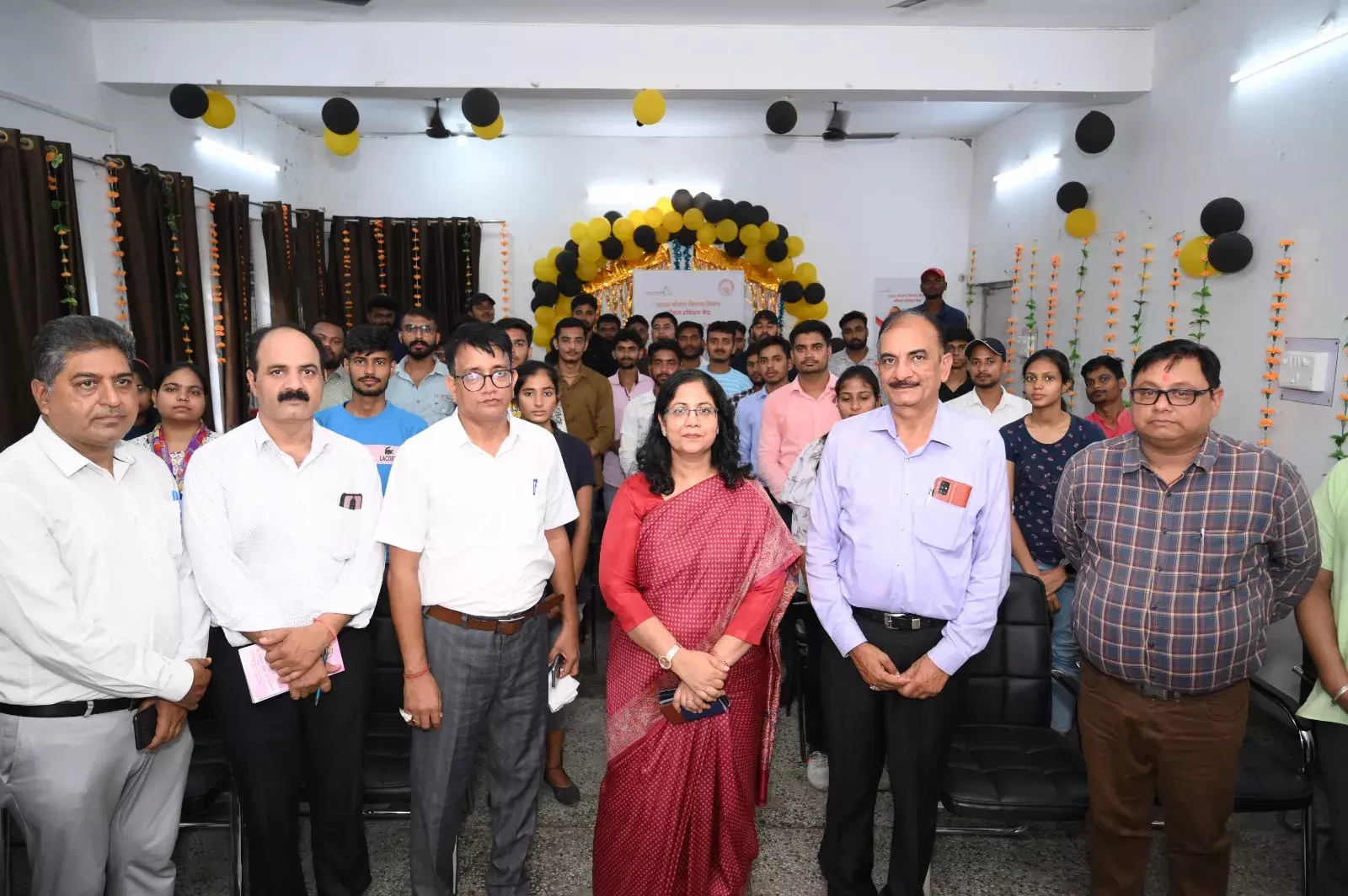 विद्यार्थियों को प्रशिक्षित होने के साथ हुनरमंद होना होगाः कुलपति प्रो0 प्रतिभा गोयल