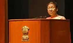 रेल, सड़क, वायु और जल परिवहन के साथ अलग-अलग नहीं बल्कि समग्रता के साथ व्यवहार किया जाना चाहिए : राष्ट्रपति मुर्मु रेल, सड़क, वायु और जल परिवहन के साथ अलग-अलग नहीं बल्कि समग्रता के साथ व्यवहार किया जाना चाहिए : राष्ट्रपति मुर्मु