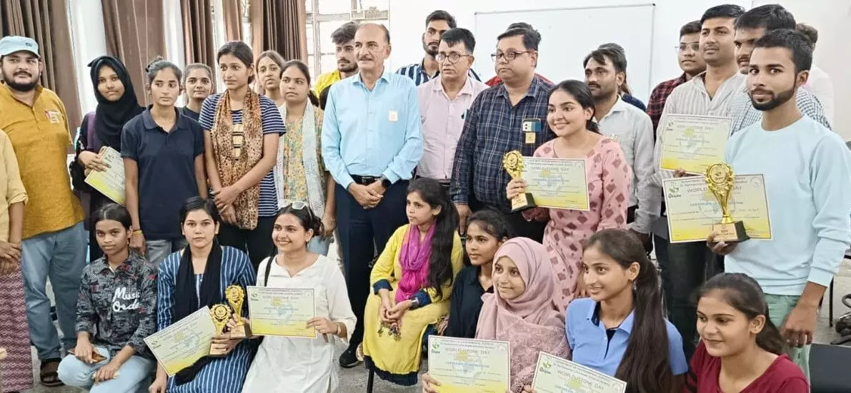 ओजोन परत घातक पराबैंगनी किरणों से बचाती हैः विभागाध्यक्ष डाॅ0 विनोद चैधरी ओजोन परत घातक पराबैंगनी किरणों से बचाती हैः विभागाध्यक्ष डाॅ0 विनोद चैधरी