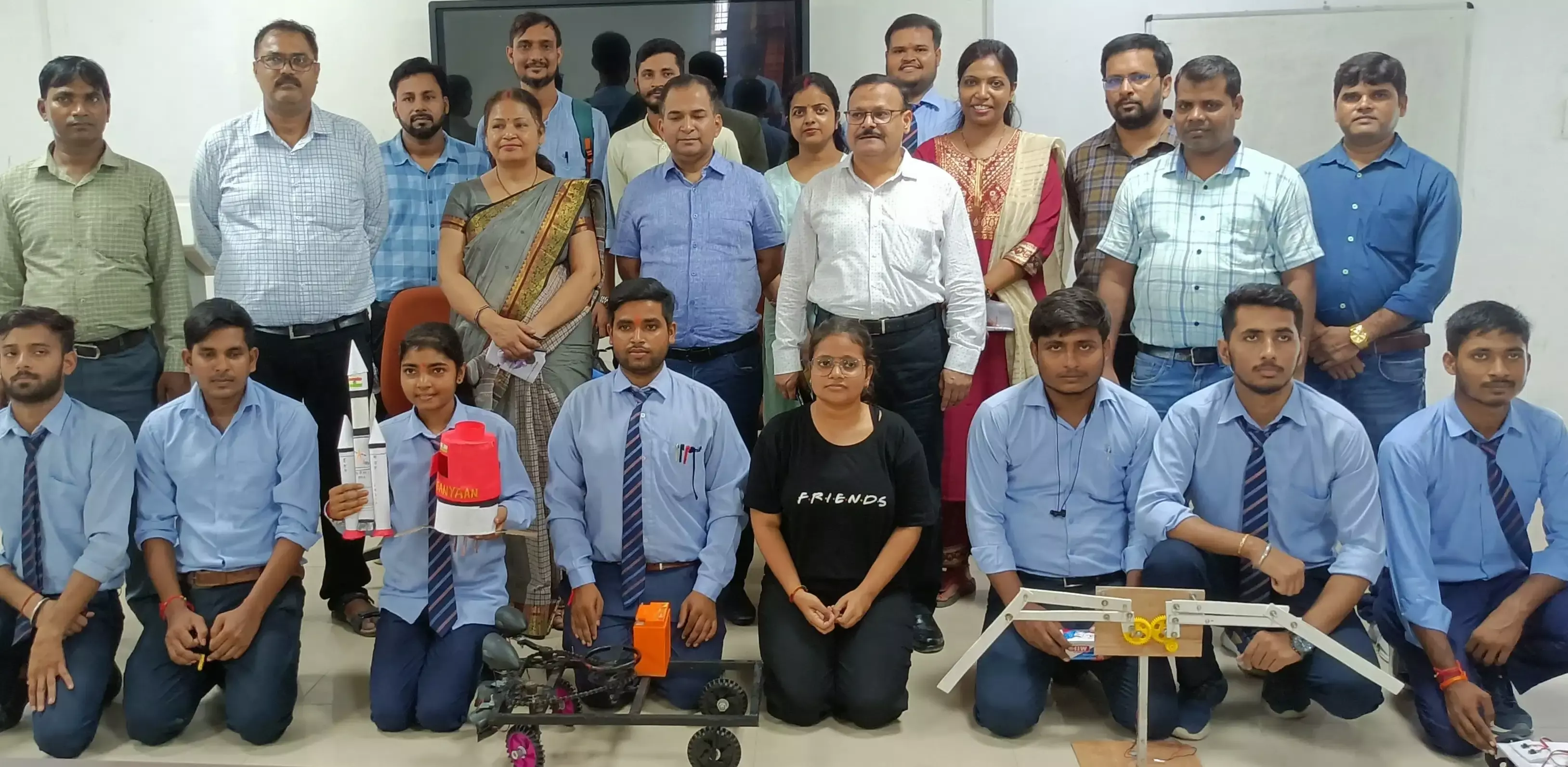 अवध विवि के आईईटी संस्थान में इंजीनियर्स डे पर आयोजित तीन दिवसीय सृजन-2023 का हुआ समापन