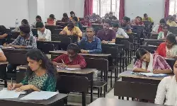 अवध विवि में हिन्दी पखवाड़ा के अन्तर्गत निबंध प्रतियोगिता का आयोजन