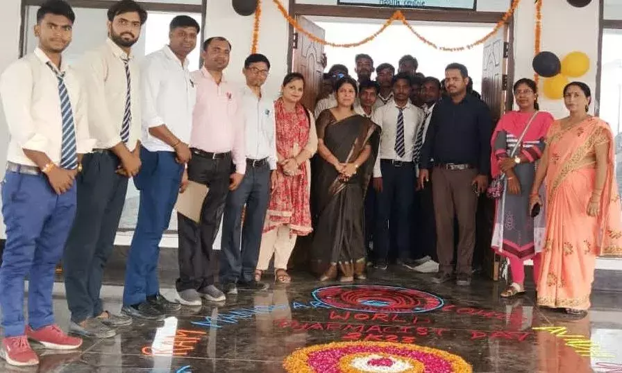 अवध विवि में विश्व फार्मासिस्ट दिवस मनाया गया अवध विवि में विश्व फार्मासिस्ट दिवस मनाया गया