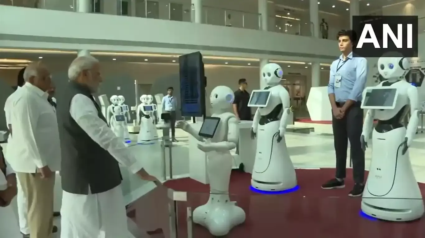 पीएम मोदी ने गुजरात में रोबोट प्रदर्शनी का दौरा किया, वाइब्रेंट गुजरात ग्लोबल समिट का उद्घाटन किया पीएम मोदी ने गुजरात में रोबोट प्रदर्शनी का दौरा किया, वाइब्रेंट गुजरात ग्लोबल समिट का उद्घाटन किया