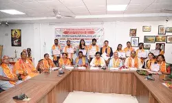 प्रतिभागी शिक्षकों को प्रमाण-पत्र देकर सम्मानित किया गया