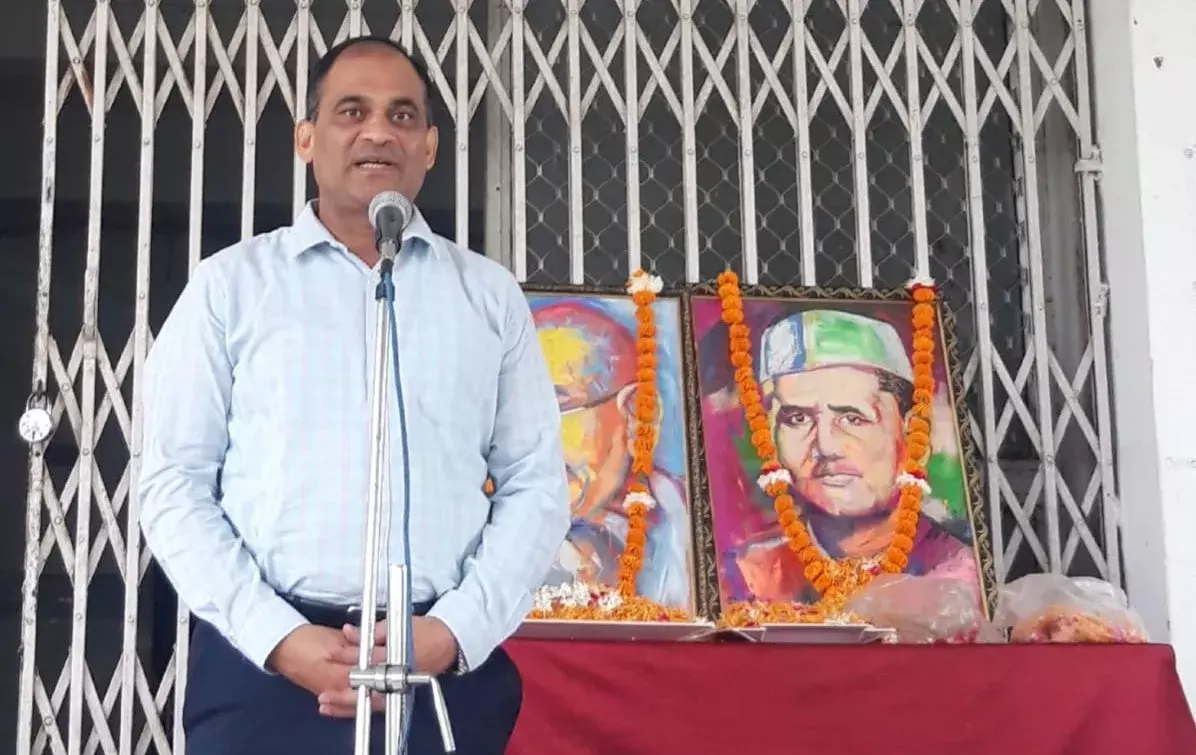 अवध विवि में महात्मा गांधी एवं लाल बहादुर शास्त्री की जयंती मनाई गई