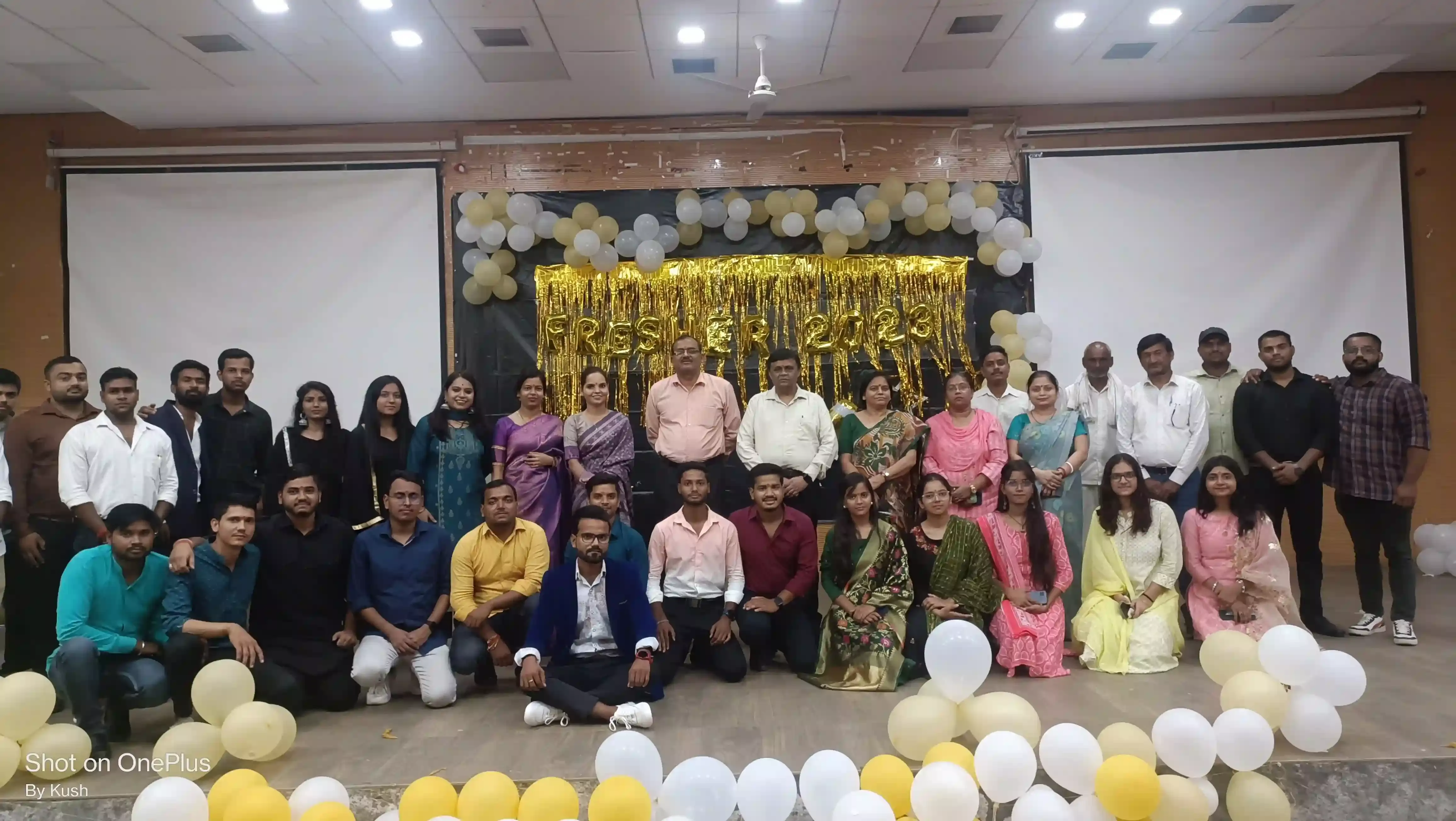 डाॅ0 राममनोहर लोहिया अवध विश्वविद्यालय में मिस्टर फ्रेशर जयंत व मिस फ्रेशर हर्षिता रही