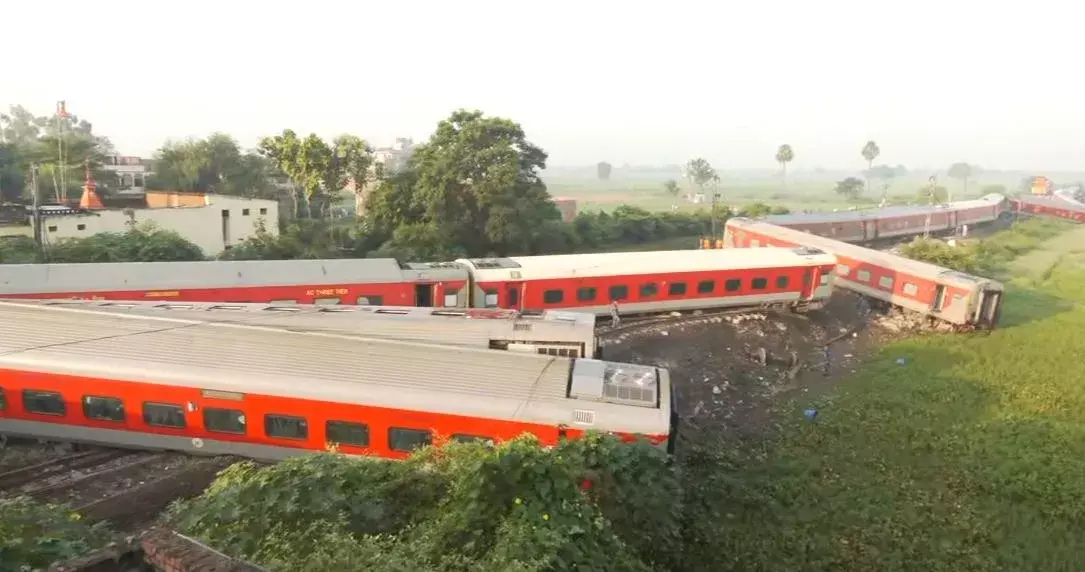 बिहार ट्रेन दुर्घटना: बक्सर में नॉर्थ ईस्ट एक्सप्रेस के पटरी से उतरने से चार की मौत, 100 से अधिक घायल