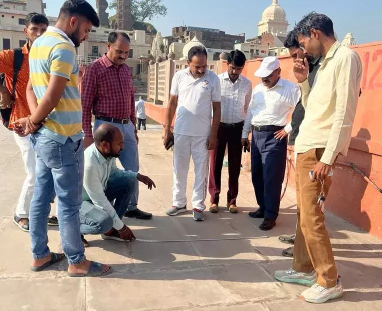 कुलपति के निर्देश पर नोडल अधिकारी सहित अन्य अधिकारियों ने घाटों का किया निरीक्षण