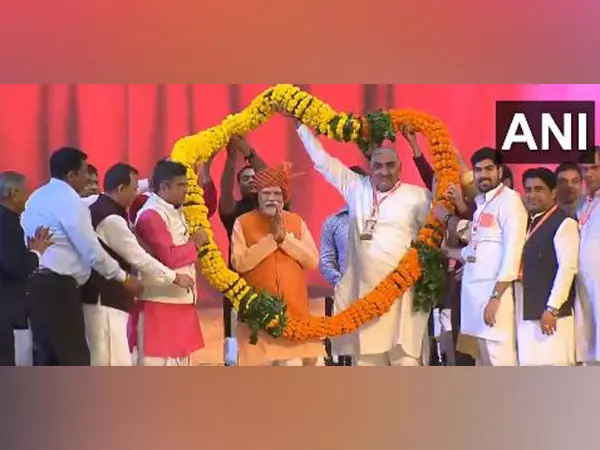 रावण दहन में शामिल होने द्वारका सेक्टर-10 पहुंचे पीएम मोदी रावण दहन में शामिल होने द्वारका सेक्टर-10 पहुंचे पीएम मोदी