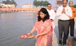 कुलपति ने दीपोत्सव में विश्व कीर्तिमान बनाने के लिए राम की पैड़ी पर किया पूजन अर्चन कुलपति ने दीपोत्सव में विश्व कीर्तिमान बनाने के लिए राम की पैड़ी पर किया पूजन अर्चन