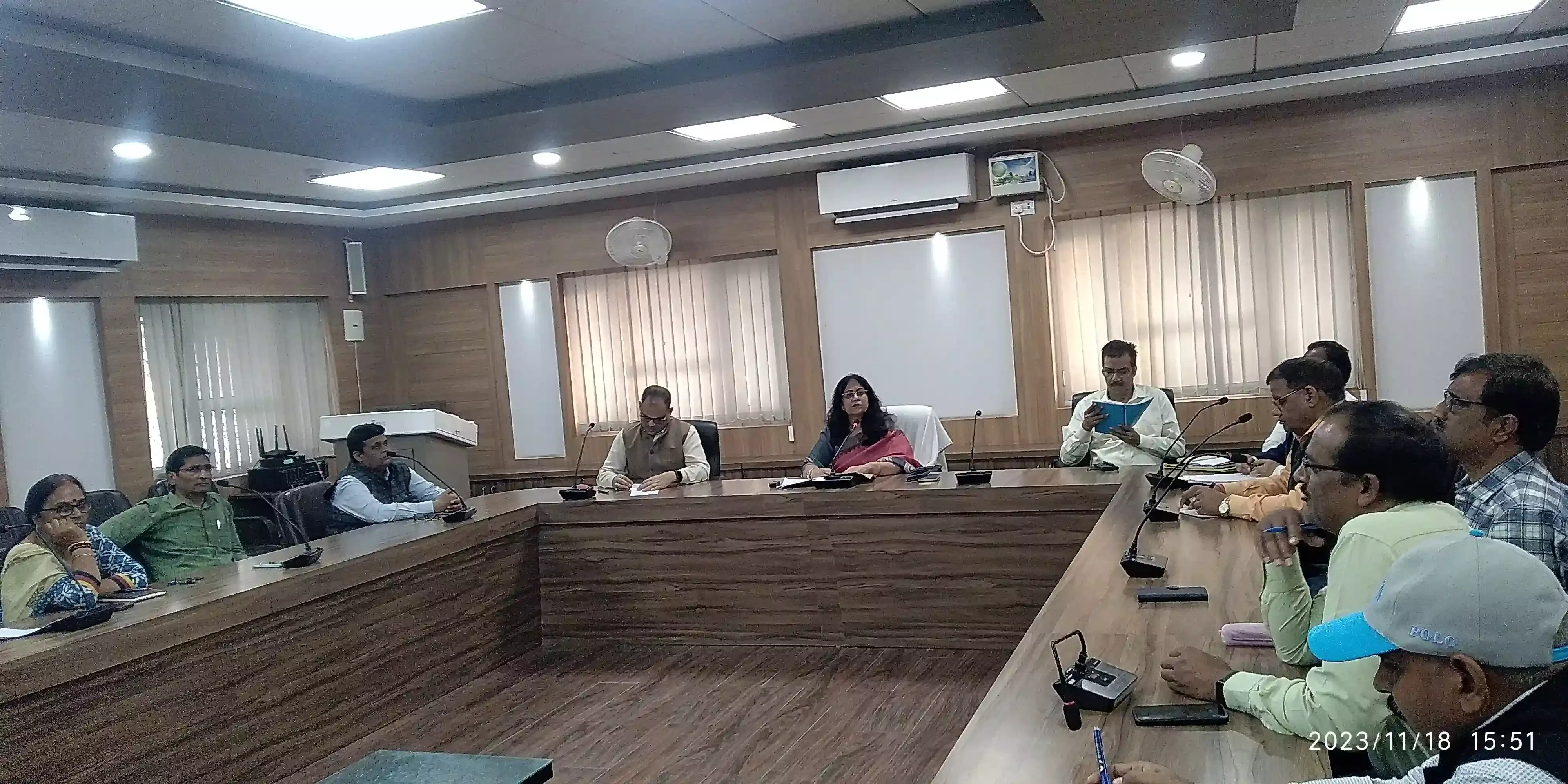 दीक्षांत समारोह के लेकर संयोजकों के साथ कुलपति ने की समीक्षा बैठक दीक्षांत समारोह के लेकर संयोजकों के साथ कुलपति ने की समीक्षा बैठक