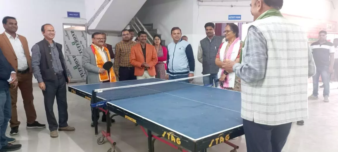 अवध विवि में टेबल टेनिस व बैडमिंटन प्रतियोगिता का आयोजन