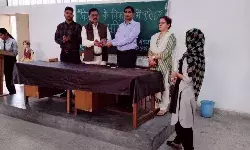 рдХрд┐рд╢реЛрд░реЛрдВ рдПрд╡рдВ рдкрд░рд┐рд╡рд╛рд░ рдХреЗ рдмреАрдЪ рдмреЭрддреА рджреВрд░реА рдХрд╛ рдореБреБрдЦреНрдп рдХрд╛рд░рдг рдЯреЗрдХреНрдиреЛрд▓рд╛реЕрдЬреАрдГ рдбрд╛реЕ0 рдЕрд╡рдзреЗрд╢ рддреНрд░рд┐рдкрд╛рдареА рдХрд┐рд╢реЛрд░реЛрдВ рдПрд╡рдВ рдкрд░рд┐рд╡рд╛рд░ рдХреЗ рдмреАрдЪ рдмреЭрддреА рджреВрд░реА рдХрд╛ рдореБреБрдЦреНрдп рдХрд╛рд░рдг рдЯреЗрдХреНрдиреЛрд▓рд╛реЕрдЬреАрдГ рдбрд╛реЕ0 рдЕрд╡рдзреЗрд╢ рддреНрд░рд┐рдкрд╛рдареА