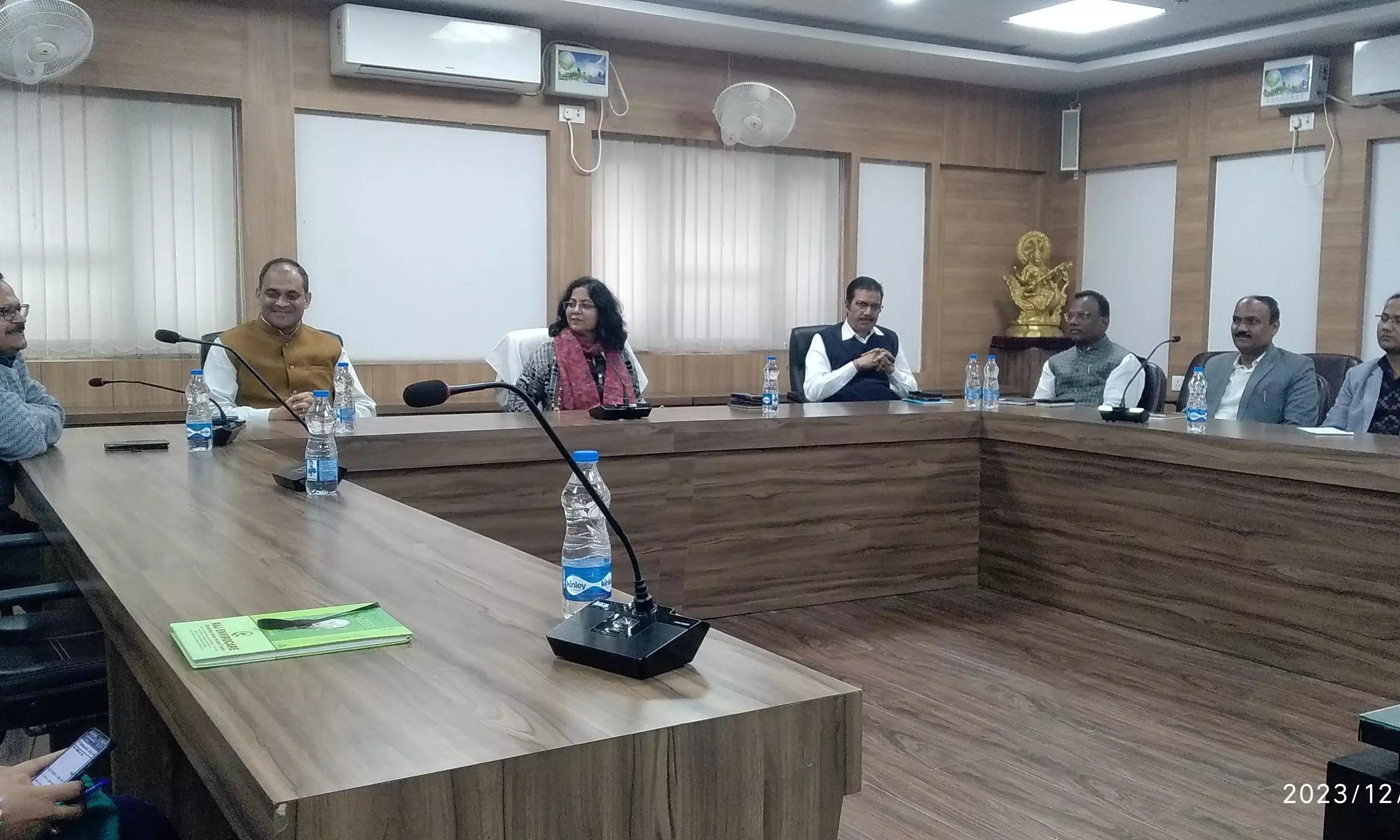 दीपोत्सव की सफलता पर कुलपति ने संयोजकों के प्रति आभार प्रकट किया