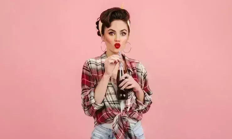 कोल्ड ड्रिंक पीने की है लत तो हो जाएं अलर्ट, नहीं तो घेर लेगी यह गंभीर बीमारी