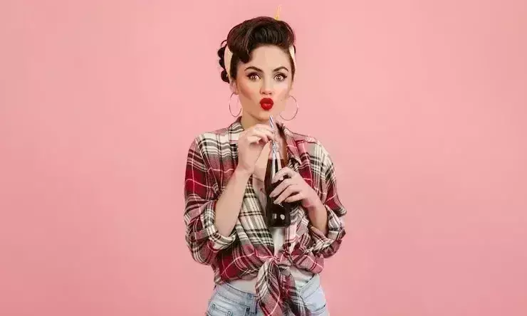 कोल्ड ड्रिंक पीने की है लत तो हो जाएं अलर्ट, नहीं तो घेर लेगी यह गंभीर बीमारी कोल्ड ड्रिंक पीने की है लत तो हो जाएं अलर्ट, नहीं तो घेर लेगी यह गंभीर बीमारी