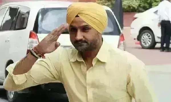 पूर्व भारतीय क्रिकेटर हरभजन सिंह का मानना है कि ,भारत में जन्म लेना सौभाग्य की बात