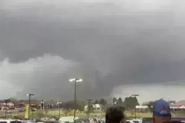 तूफान के कारण अमेरिकी राज्य टेनेसी में मची भारी तबाही तूफान के कारण अमेरिकी राज्य टेनेसी में मची भारी तबाही