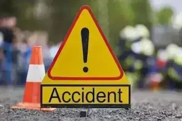 एसयूवी-डंपर की टक्कर में तीन की मौत