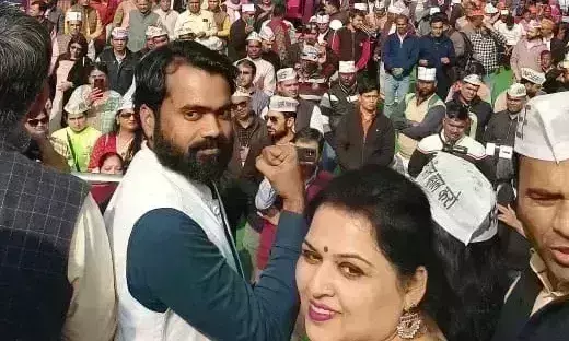 рдкреБрд░рд╛рдиреА рдкреЗрдВрд╢рди рдмрд╣рд╛рд▓ рдХрд░рдиреЗ рдХреА рдорд╛рдВрдЧ рдХреЛ рд▓реЗрдХрд░ рдЬрдВрддрд░ рдордВрддрд░ рдкрд░ рд╣рдЬрд╛рд░реЛ рдХрд░реНрдордЪрд╛рд░рд┐рдпреЛрдВ рдиреЗ рдзрд░рдирд╛ рдкреНрд░рджрд░реНрд╢рди рдХрд┐рдпрд╛ред рдкреБрд░рд╛рдиреА рдкреЗрдВрд╢рди рдмрд╣рд╛рд▓ рдХрд░рдиреЗ рдХреА рдорд╛рдВрдЧ рдХреЛ рд▓реЗрдХрд░ рдЬрдВрддрд░ рдордВрддрд░ рдкрд░ рд╣рдЬрд╛рд░реЛ рдХрд░реНрдордЪрд╛рд░рд┐рдпреЛрдВ рдиреЗ рдзрд░рдирд╛ рдкреНрд░рджрд░реНрд╢рди рдХрд┐рдпрд╛ред