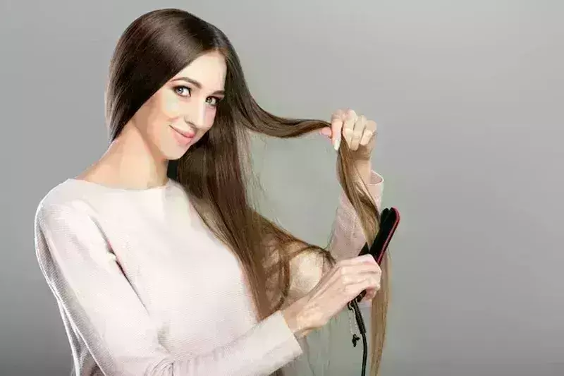 लंबे और खूबसूरत बालों के लिए करवा रही हैं हेयर स्ट्रेटनिंग तो इन बातों का रखें ध्यान लंबे और खूबसूरत बालों के लिए करवा रही हैं हेयर स्ट्रेटनिंग तो इन बातों का रखें ध्यान