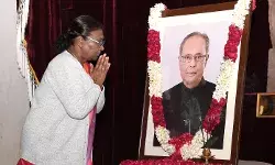 рднрд╛рд░рдд рдХреЗ рд░рд╛рд╖реНрдЯреНрд░рдкрддрд┐ рдиреЗ рд╢реНрд░реА рдкреНрд░рдгрдм рдореБрдЦрд░реНрдЬреА рдХреЛ рдЙрдирдХреА рдЬрдпрдВрддреА рдкрд░ рдкреБрд╖реНрдкрд╛рдВрдЬрд▓рд┐ рдЕрд░реНрдкрд┐рдд рдХреА рднрд╛рд░рдд рдХреЗ рд░рд╛рд╖реНрдЯреНрд░рдкрддрд┐ рдиреЗ рд╢реНрд░реА рдкреНрд░рдгрдм рдореБрдЦрд░реНрдЬреА рдХреЛ рдЙрдирдХреА рдЬрдпрдВрддреА рдкрд░ рдкреБрд╖реНрдкрд╛рдВрдЬрд▓рд┐ рдЕрд░реНрдкрд┐рдд рдХреА