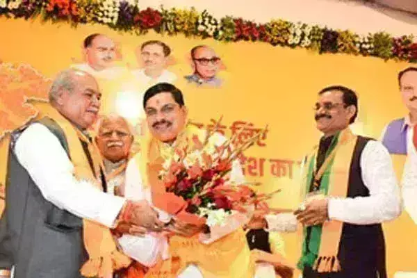 बीजेपी का पिछड़ा कार्ड आगे आया ,मोहन यादव ने सरकार गठन का दावा पेश किया, शिवराज का इस्तीफा