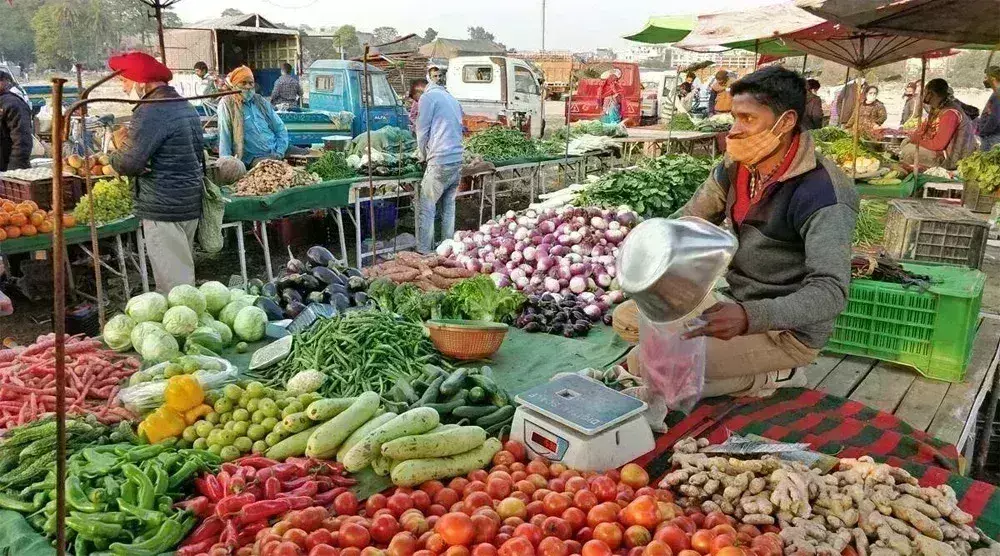 खाद्य वस्तुओं की कीमतों में उछाल के चलते फिर बढ़ी महंगाई