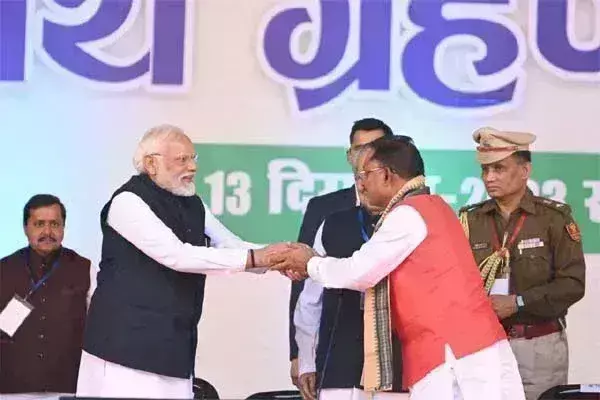 मुख्यमंत्री विष्णु देव साय ने प्रधानमंत्री नरेंद्र मोदी का आशीर्वाद और पूर्व प्रधानमंत्री वाजपेयी का पुण्य स्मरण कर संभाली छत्तीसगढ़ की कमान मुख्यमंत्री विष्णु देव साय ने प्रधानमंत्री नरेंद्र मोदी का आशीर्वाद और पूर्व प्रधानमंत्री वाजपेयी का पुण्य स्मरण कर संभाली छत्तीसगढ़ की कमान